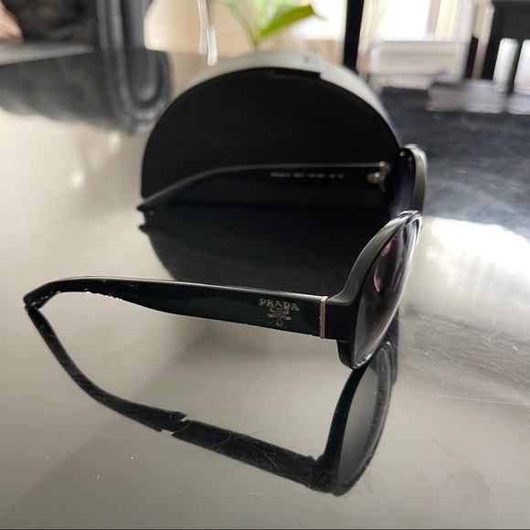 Prada sunglasses - Picture 4 of 5